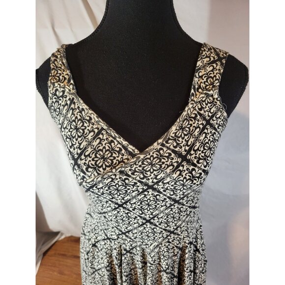 Effies Heart Size S Sleeveless Black & White Geometric Design Dress - Picture 2 of 6